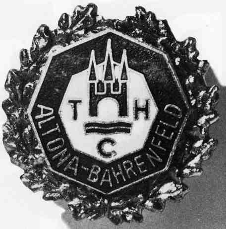 Vor allem von den Hockey-Vorfahren des THC erzählt man sich, dass sie gerne und ausgiebig feierten wie hier beim Stiftungsfest des Altonaer Hockey-Clubs im Itzehoer Hof 1929. 2. Bild v.