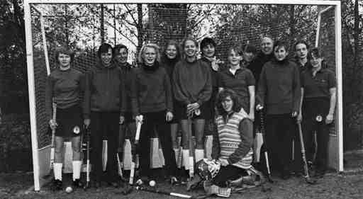 Am Kostümfest 1980 nahmen nur 11»Narren«teil, 1981 nur 36. Für das Jugend-Hockey-Camp gab es 1981 nur 8 Anmeldungen. Prof. Dr. Diethard Schmidt, der 1988 zum 1.