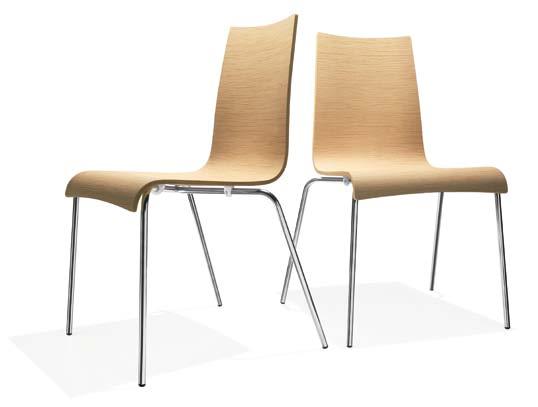 Easy Struttura: sedia impilabile in tubo d' acciaio Ø16 x 2mm, cromato o verniciato argento. Scocca: multistrato curvato laccato o impiallacciato in essenza o in laminato.