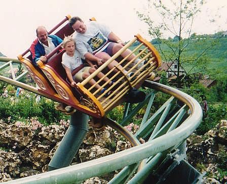 Unser Vereinsausflug führte uns am 7.Juli 2001 in den Erlebnispark Tripsdrill. Mit Wildwasserrutsche, G senkter Sau und Weinprobe war für Jung und Alt für jeden etwas dabei.
