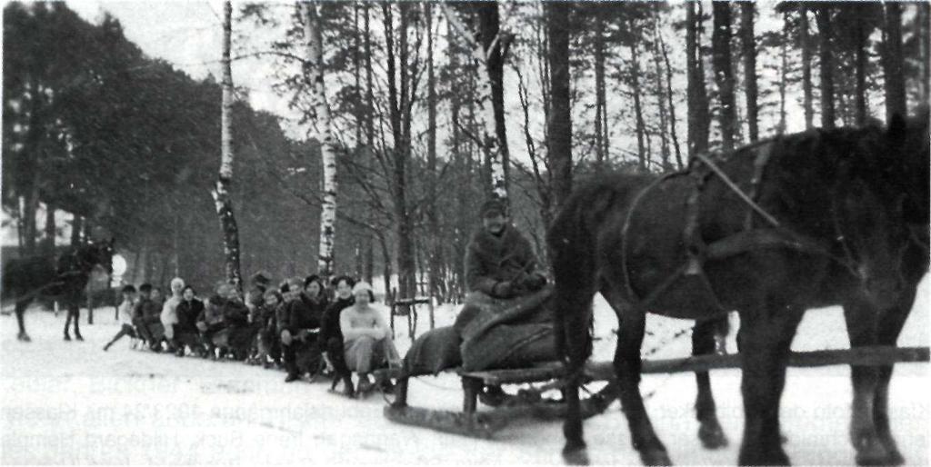 Winterfreuden Erinnerungssplitter" von Reinhold Haasler Feld und Flur lagen unter einer dichten Schneedecke.