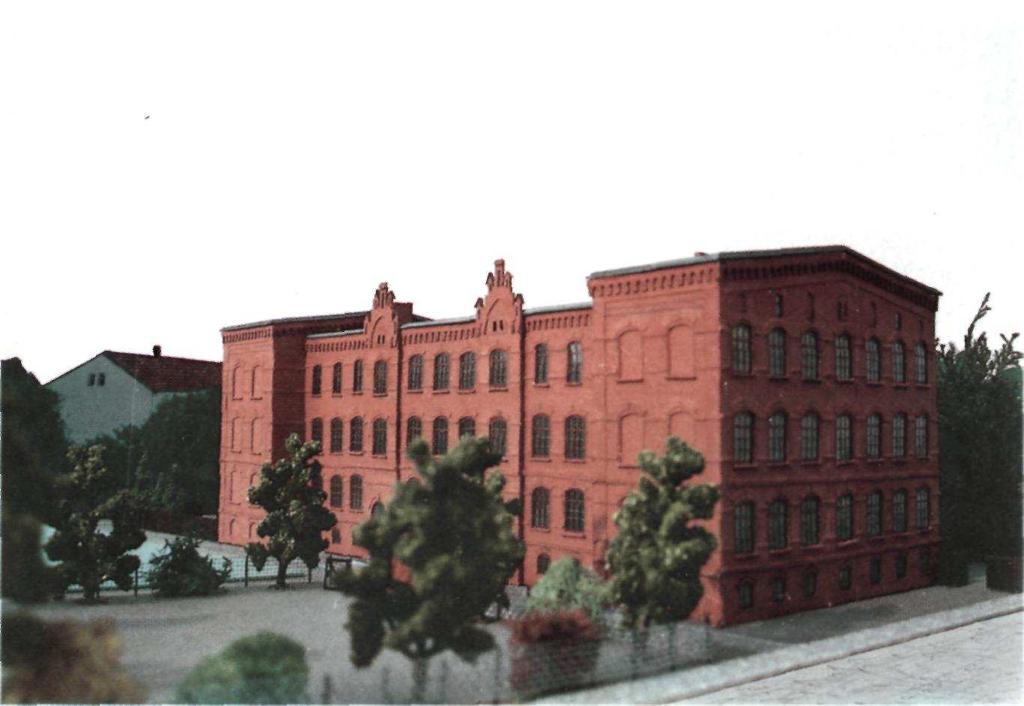 Modell der Herzog-Albrecht-Schule Tilsit (Mittelschule für Jungen). Das Gebäude besteht auch heute noch und wird als Textil-Fachschule genutzt.