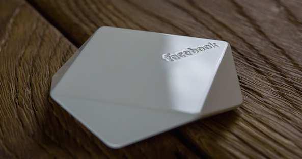 FACEBOOK IBEACONS Die Facebook Bluetooth beacons senden Signale zum Smartphone und liefern Tipps für den Raum, in dem man sich gerade befindet.