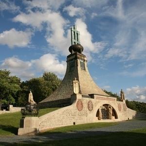 jizni-morava.cz GPS: 49.090534N, 16.603922E Monument des Friedens Prace bei Brünn Denkmal der Schlacht bei Austerlitz. Am 2. 12.