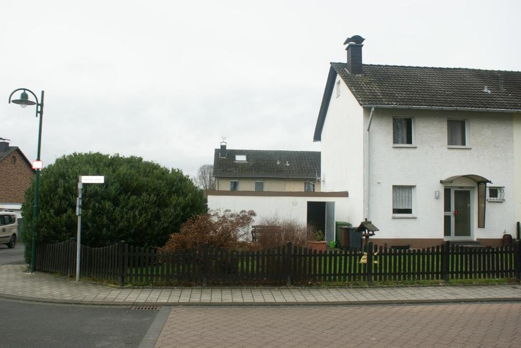 Einfamilienhaus Kauf Eigenheim in ruhiger Lage und Rheinnähe Sanierungsbedürftig Bebautes Grundstück mit Einfamilienhaus (Reihenendhaus) und Garage