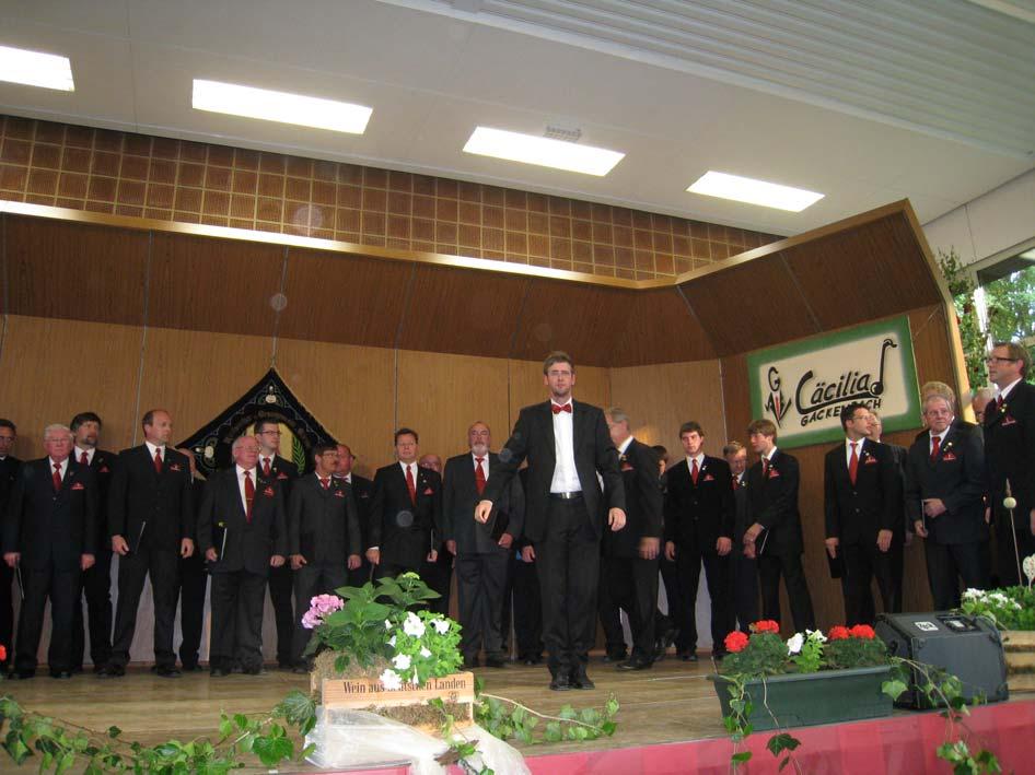 Unser Chor eröffnete die Geburtstagsfeier, Vorsitzender Josef