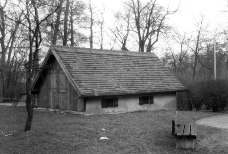 Als einziger Überrest des "Hofbauern" ist bis heute noch der im Zuge der Renovierung der Blutenburg ebenfalls