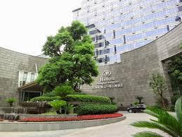 Hilton Shanghai Hongqiao Hotel **** Im Stadtteil Hongqiao bietet das Hilton Shanghai elegante Zimmer mit herrlichem Blick auf die Stadt, ca. 8 Fahrminuten vom Kaufhaus Takashimaya entfernt.