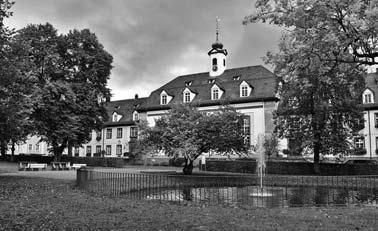 Nach Graf Nikolaus Ludwig von Zinzendorf (1700 1760), dem Begründer der Herrnhuter Brüdergemeine, soll der Kirchenraum die»gute Stube«, das»wohnzimmer«der Gemeinde sein.