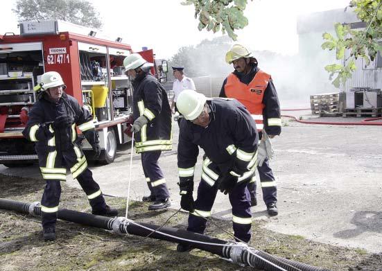 Schnelle Hilfe durch FR Klempau Zwei Frauen und fünf Männer der Freiwilligen Feuerwehr Klempau haben am vergangenen Freitag ihre First-Responder- Prüfung bestanden.