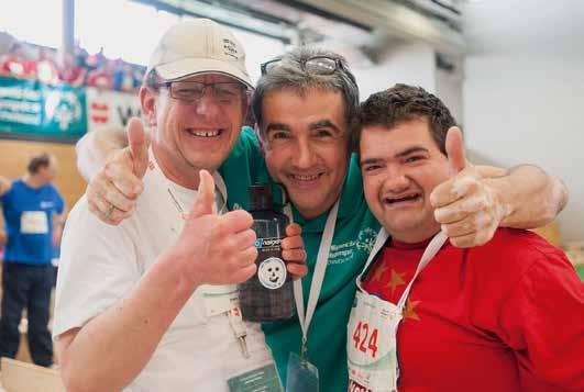 Special Olympics in Kiel Mutig das Beste geben Rund 4.600 zumeist geistig gehandicapte Athleten, 4.000 Trainer, Betreuer und freiwillige Helfer, 500 Kampf- und Schiedsrichter und bis zu 3.