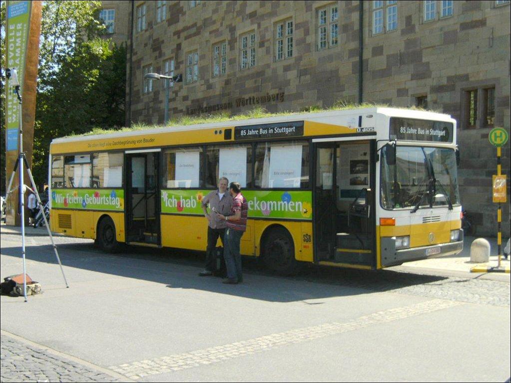 Bus in Stuttgart mit Dachbegrünung