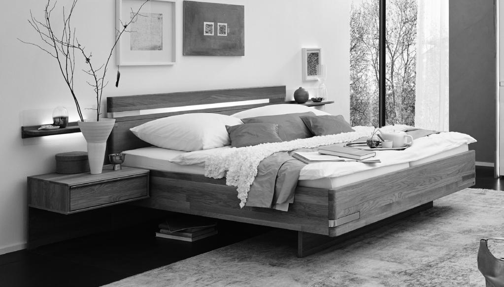 Betten (ohne Federholzrahmen und Matratze) Liegefläche in cm Stellfläche in cm Liegenbett Kopf- und Fußteil mit eingelegten Chromleisten Kopfteilhöhe: 96,0 cm Fuß- und Seitenhöhe: 48,0 cm