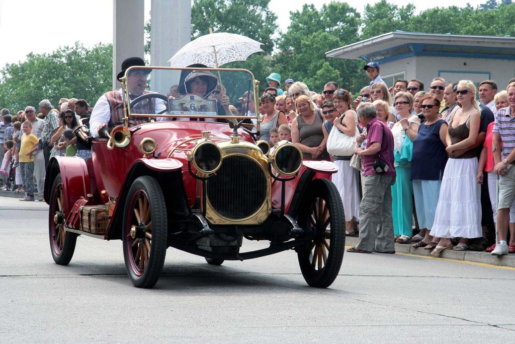 Foto archív MSÚ Piešťany Historické automobily aj tento rok budú súťažiť o Piešťanskú Zlatú stuhu - Concours d elegance.