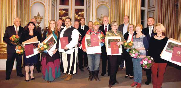 Kulturpreis 2017 für Dömitzer Initiative Jury würdigt außerordentliches Engagement des Vereins für die Stadt und die Region 6 Ausgabe 11/2017 Im Goldenen Saal des Ludwigsluster Schlosses: Vertreter