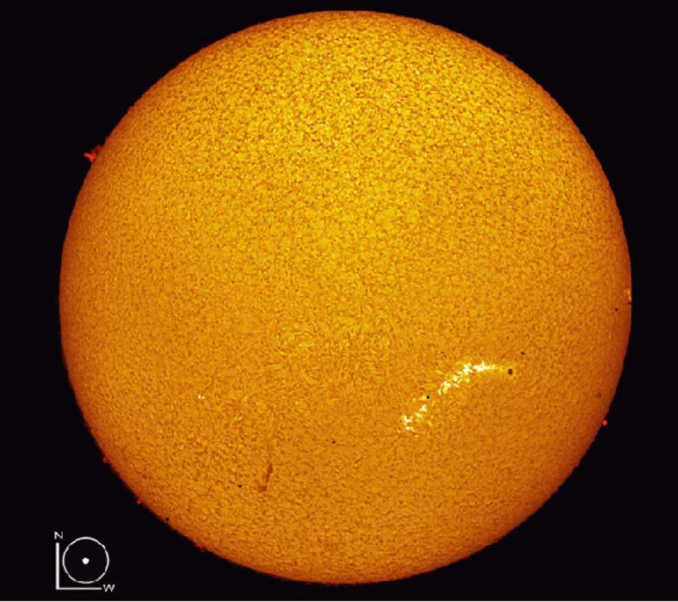 Sonne: Oberfläche mit Merkur-Durchgang Gezeigt ist die Sonnenscheibe. Zusätzlich eingetragen sind 6 Positionen des Planeten Merkur beim Durchgang am 8. November 2006.