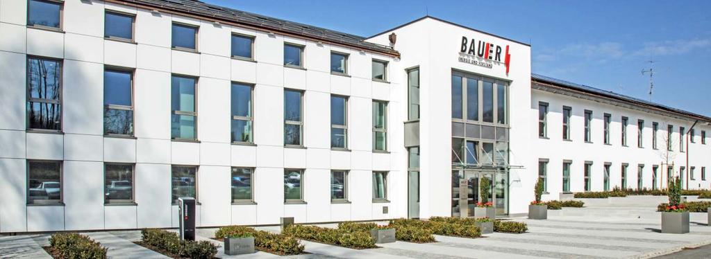 2 3 Unternehmen BAUER ist eines der größten inhabergeführten Familienunternehmen im elektrotechnischen Bereich, zentral geführt von den Geschwistern Franz Bauer und Alexandra Unterholzer.