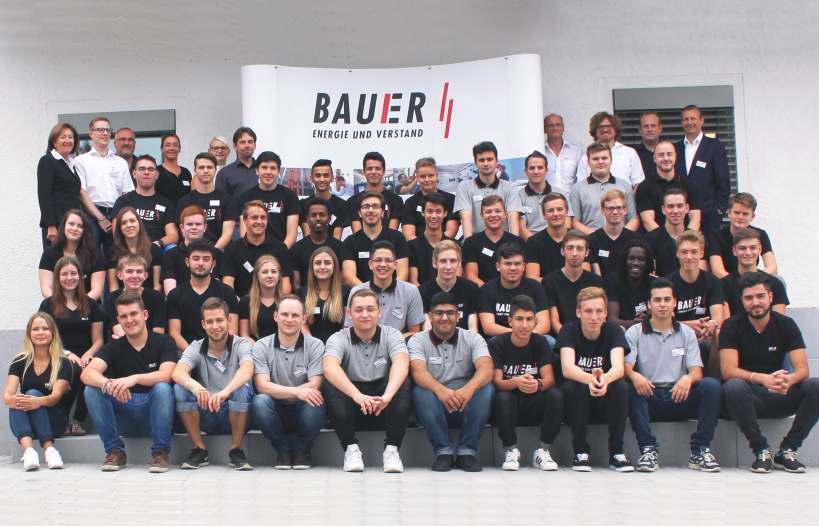 6 7 Ausbildungsbetrieb Von Beginn an war BAUER in Buchbach ein Ausbildungsbetrieb. Eine Tradition, die selbstverständlich auch in allen anderen Niederlassungen weitergeführt wird.