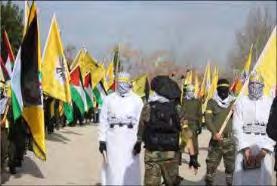 Links: Auf der Rückseite der Westen steht: "Die Einheiten des Märtyrers Ra'ed