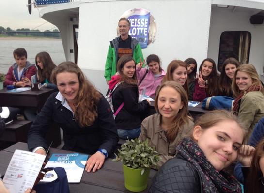 Montag, 28. April 2014 Nach einem kurzweiligen Wochenende mit Haxen-Essen und Badminton-Turnier wurden die spanischen Schüler am Montagmorgen von Frau Haupt in der Schule begrüßt.