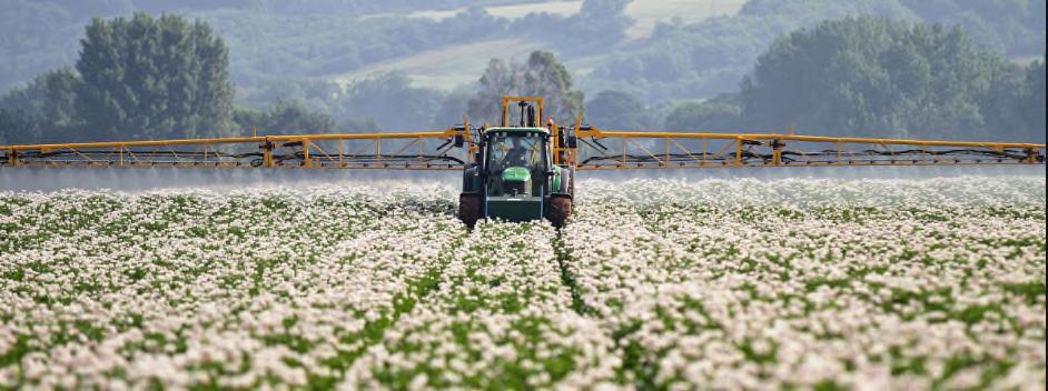 6/8 Pflanzenschutz Pflanzenschutzmittel sind umstritten. Viele Leute und Organisationen wehren sich gegen Pflanzenschutzprodukte. Die Landwirtschaft ohne chemische Stoffe, nennt am Biolandwirtschaft.