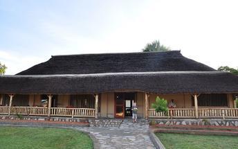 S e i t e 5 Tag 1: Pakuba Safari Lodge, Murchison Falls National Park Sie werden von Ihrem Hotel in Entebbe abgeholt und zu den Murchison Fällen gebracht.