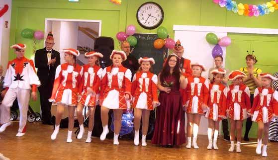Die kleinen Kinder der Tanzschule OK zeigten ihr tänzerisches Können und ernteten viel Applaus, es war aber auch zu niedlich, die kleinen Tanzmäuse hatten sichtlich viel Spaß.