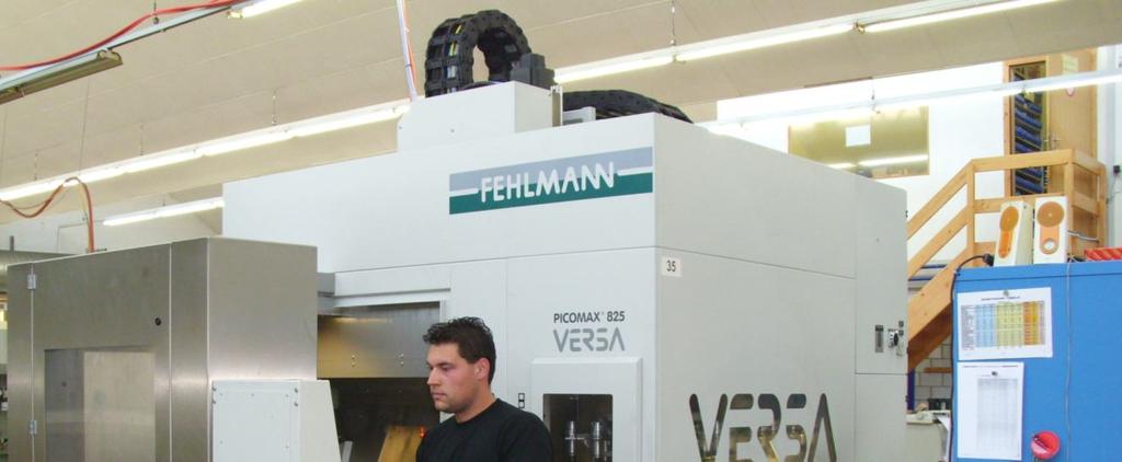 Alle drei Fehlmann Versa 825 werden mit einem Roboter im 3 Schichtbetrieb bestückt.