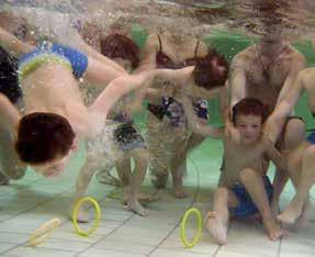 In diesem Schwimmkurs haben Kinder die Möglichkeit, Erfahrungen mit dem Element Wasser zu sammeln und Grundkenntnisse des Schwimmens zu erlernen.