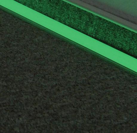 Cover ohne Flügel Einsatz: Für eine Leitmarkierung auf dem Fußboden, bei der kein z.b. hochflorigen Teppich heruntergedrückt werden muss, kann das Flachprofil mit Cover ohne Flügel eingesetzt werden.