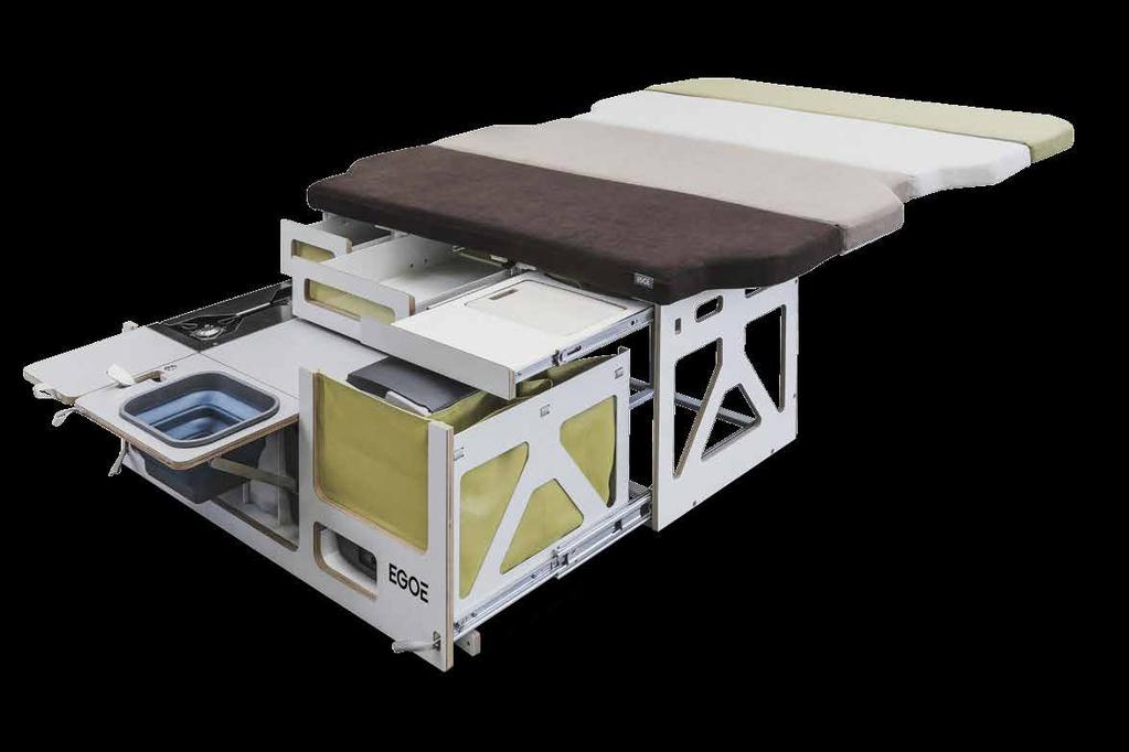 Nestbox pack 01 Korpus 02 Kochmodul 03 Wassermodul 04 auslegbarer Rost Ein Möbelmodul mit einem ausschiebbaren Mechanismus und Arretierung, beinhaltet den Raum für das Kochund Wassermodul und den