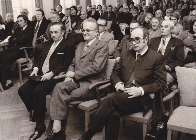 06.03.1976 Bei der Jahreshauptversammlung des Kreisverbandes Stadt tritt Karl Hofmann aus gesundheitlichen und beruflichen Gründen nicht mehr an. Altvorsitzender Franz Pelzl springt in die Bresche.