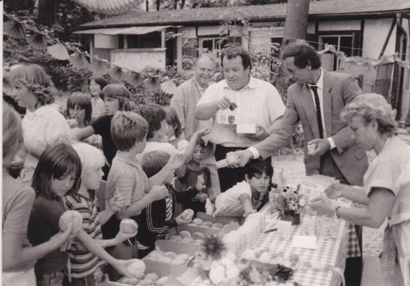 1976 konnten im Kreisverband Rosenheim-Land zwölf Senioren, 45 Kinder und Jugendliche und 13 Mütter in Erholungsmaßnahmen vermittelt werden. Bei den Landessammlungen wurden 65.393,04 DM erzielt. 31.