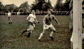 Die Jahre danach fügten sich unsere Mannschaften besser in diese Spielklasse ein. Im Spieljahr 1963/64 dann der Paukenschlag. Der Dorfverein aus Meckenbeuren wurde Meister der II.