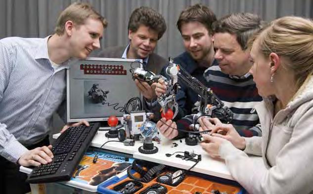 Exzellente Lehre Informatik spielerisch vermittelt: Das Pr ojektteam MATLAB meets LEGO Mindstorms lässt Erstsemester der Elektro- und Informationstechnik ihre neuen Programmierkenntnisse an