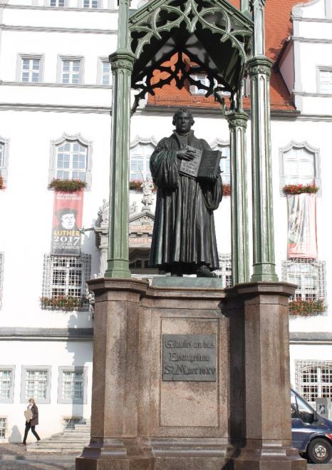 Während der Fahrt wurde die Reisegruppe am ersten Tag über das Leben der Reformators informiert und in das Morgengebet von Martin Luther eingeführt, das in den folgenden Tagen als Morgenandacht