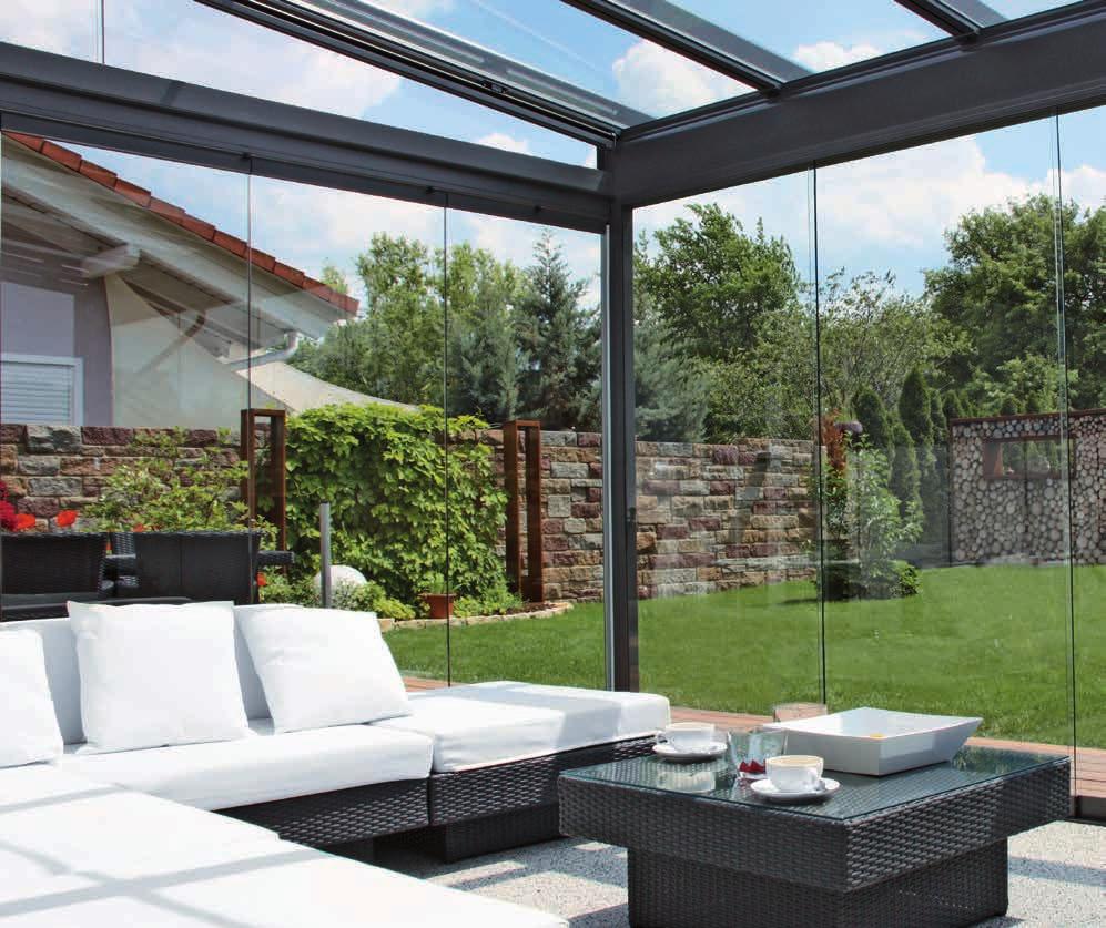 Das ERHARDT Terrassendach kann beliebig und zeitlich unabhängig mit Glas- und Schiebeelementen ergänzt werden.