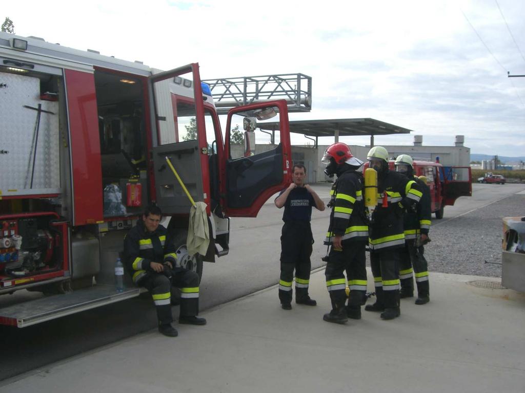 Besuch des Brandhauses der Feuerwehrschule Tulln Aufstellungsprobe der Drehleiter Stockerau Am 08.09.