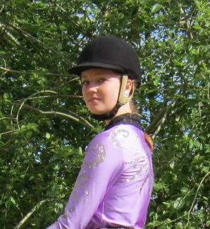 Elena Heining 16 Jahre Schülerin Pferd: HH Rooster Lena QH Stute 2003 Erfolge: -