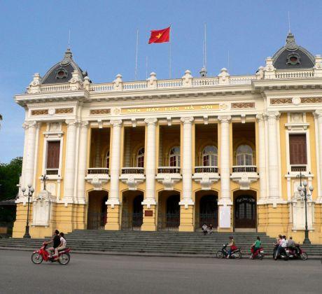 Ankunft am Vormittag erforderlich bei Bedarf buchen Sie bitte eine zusätzliche Nacht als Pre-Night. Beginnen Sie Ihre Indochina Rundreise mit einer halbtägigen Stadtbesichtigung Phnom Penhs.