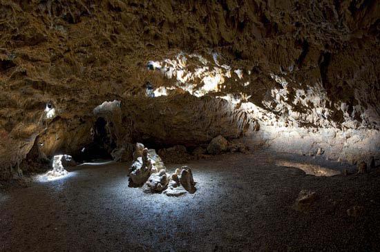 2011.9_11 ES Charlottenhöhle in neuem Licht Mit 587 Metern Länge ist die Charlottenhöhle in Giengen-Hürben nicht nur die längste begehbare Schauhöhle auf der Schwäbischen Alb, sondern auch eine der