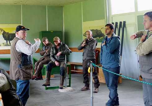 Lehrreicher Büchsenschiesskurs mit Werner Reb Während es für Flintenschützen selbstverständlich ist, sich in der Kunst des jagdlichen Schiessens von Profis unterrichten zu lassen, halten die meisten