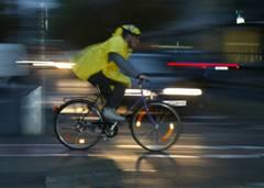 Verkehrsunfälle mit Radfahrern Ursachen Hauptverursacher: 56 % Kfz-Führer, 38 % Radfahrer, 6 % Sonstige Häufigste Fehler der Fahrzeugführer: Fehler beim Abbiegen ( 32,9 %) Fehler im Bereich