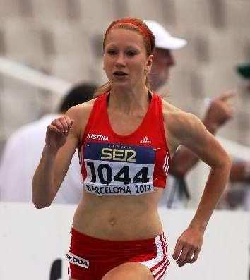 Landes-Leistungs-Zentrum Leichtathletik - Jahresbericht 2012 Seite 13 Erfolge: Internationale Teilnahme: Carina Schrempf konnte sich mit tollen 54,95sec. über 400m in München 26.