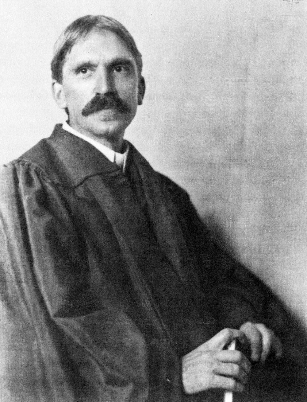 John Dewey 1859-1952 Instrumentalismus Wahrheit in den Gedanken und Überzeugungen der Menschen gleich Wahrheit in der