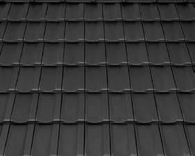Mit kontrastreichen Gestaltungslösungen kommt der Mulde Verschiebeziegel noch besser zur Geltung. Dunkle Dachflächen mit passendem Zubehör bilden den Kontrapunkt zu hellen Holzelementen.