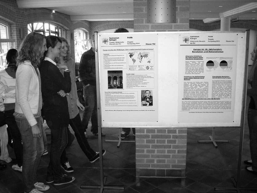 An diesem Tag veröffentlichte die Gruppe ihre Ergebnisse einer Projektarbeit in Form einer Posterausstellung, die im der Foyer des Gymnasiums zu besichtigen ist.