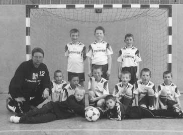 Die Hallensaison ist beendet Am 10.11.2002 startete die Hallensaison der F-Jugend. In unserer Gruppe befanden sich 5 Mannschaften (Dungelbeck, Stederdorf, Plockhorst li, MTV Peine ll und Vallstedt).