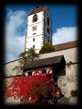 Die historische Kernstadt bietet mit ihrer malerischen Lage am Neckar ein angenehmes