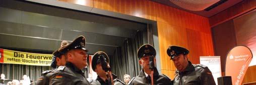 Rund Das 500 Konzert Besucher des erlebten Luftwaffenmusikkorps 2 Karlsruhe ein begeisterndes hatte trotz Kon des in der Stadthalle zert.